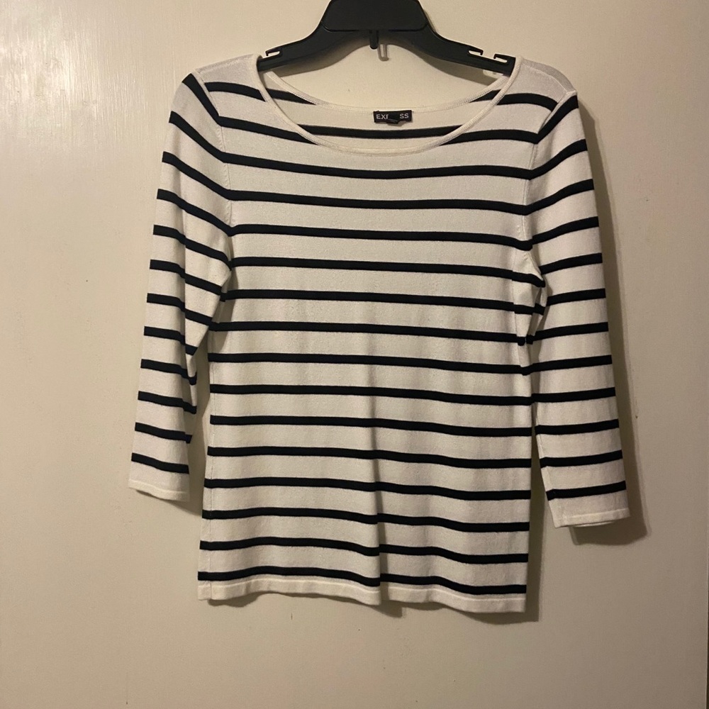 Cute express shirt!! Barely worn!!